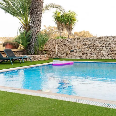 فيلة Savona Sleeps 7 With Private Pool Xagħra