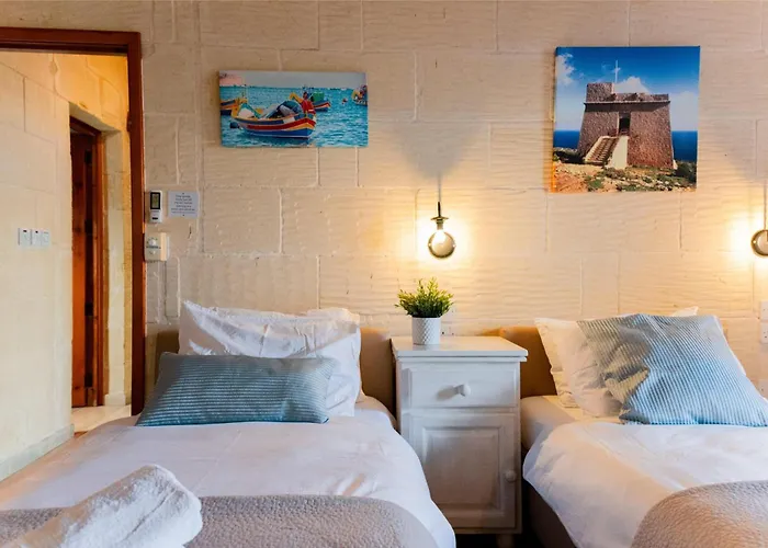 Villa Savona Sleeps 7 With Private Pool *