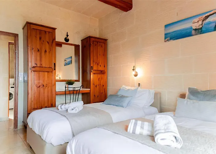 Savona Sleeps 7 With Private Pool Villa