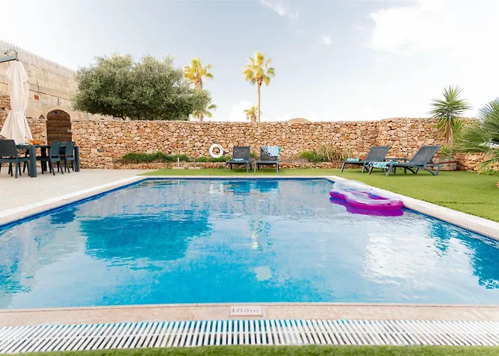 Savona Sleeps 7 With Private Pool Villa Xagħra