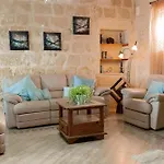 Savona Sleeps 7 With Private Pool