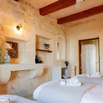 Savona Sleeps 7 With Private Pool Villa