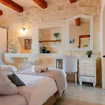 Savona Sleeps 7 With Private Pool Villa Xagħra