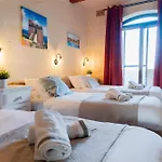 Savona Sleeps 7 With Private Pool Villa