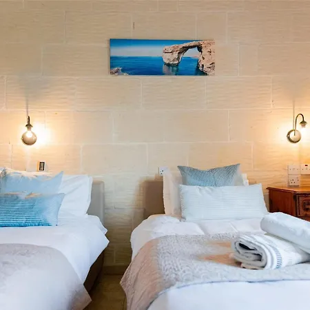 Savona Sleeps 7 With Private Pool Villa Xagħra