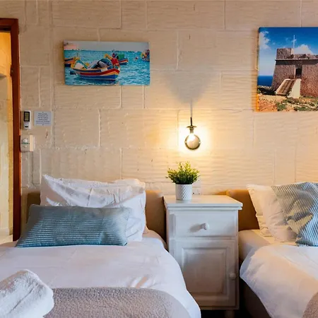 Villa Savona Sleeps 7 With Private Pool *