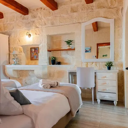 Savona Sleeps 7 With Private Pool Villa Xagħra