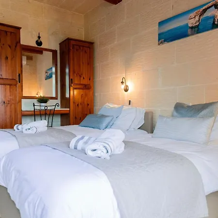 Savona Sleeps 7 With Private Pool