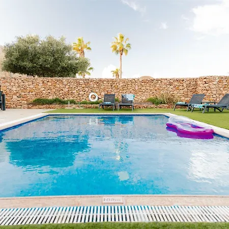 Savona Sleeps 7 With Private Pool Villa Xagħra