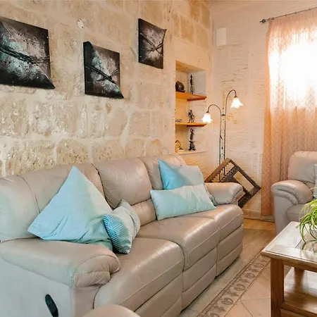 Villa Savona Sleeps 7 With Private Pool