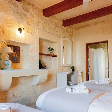 Willa Savona Sleeps 7 With Private Pool