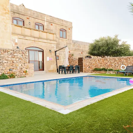 Savona Sleeps 7 With Private Pool