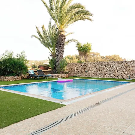 Savona Sleeps 7 With Private Pool Xagħra