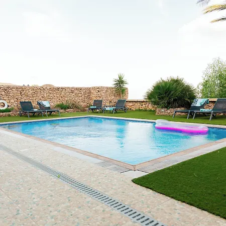 Savona Sleeps 7 With Private Pool Xagħra