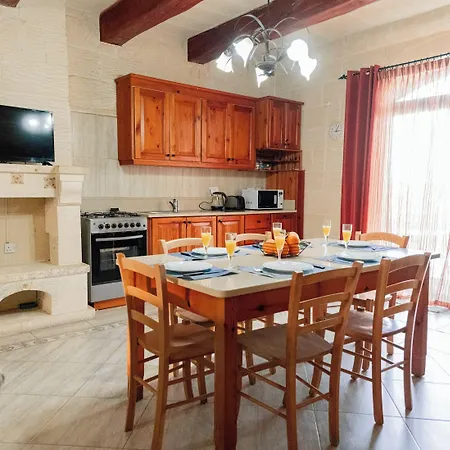 Savona Sleeps 7 With Private Pool Xagħra