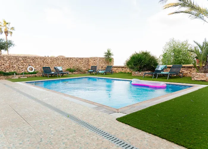 빌라 Savona Sleeps 7 With Private Pool 자프라