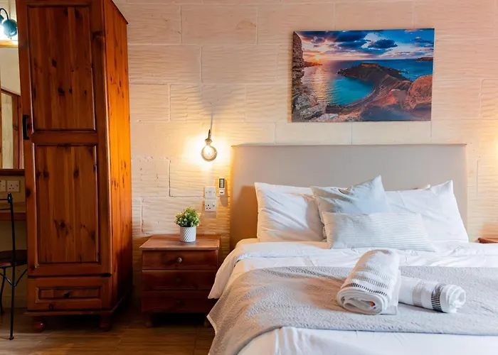 Savona Sleeps 7 With Private Pool 자프라