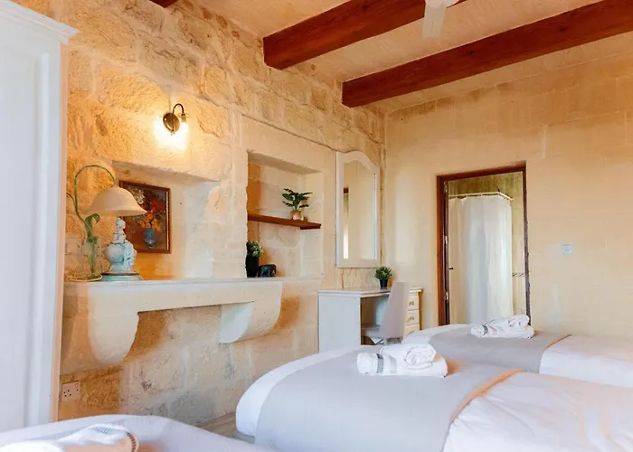 Savona Sleeps 7 With Private Pool Vilă